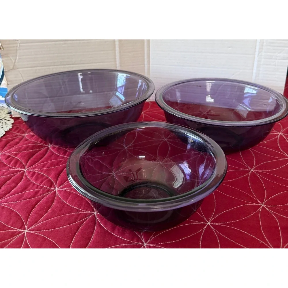 Pyrex Amethyst Purple Glass Nesting Mixing Bowl Set 322 323 325 Made in USA VTG